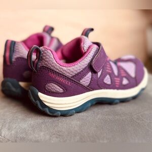 NWOT Kids MERRELL Trail Chaser 2 Hiking Sneaker Girls Shoe Color Berry Size 10M